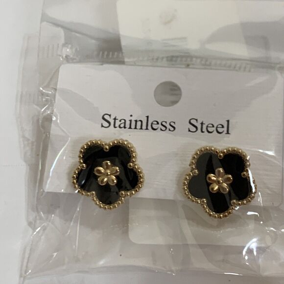 Stainless Steel Womens Black Five Leaf Clover Flower Stud Push Back Earrings - Picture 2 of 3